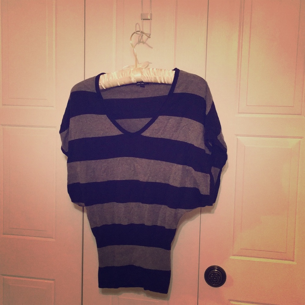 Express black and gray short sleeve sweater